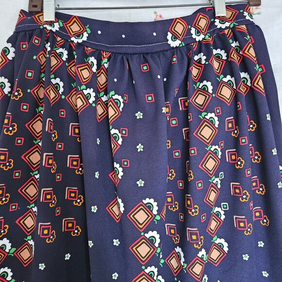 Size M Maxi Skirt in Vintage Fabric NWT - Picture 3 of 4